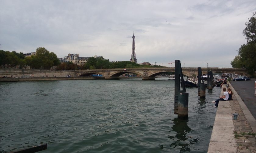 Paris_eifel tower from seine