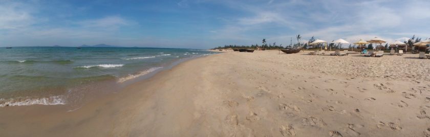 Vietnam_Hoi An beach panorama right